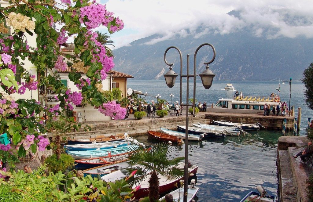 beautiful towns in the Italian Lakes