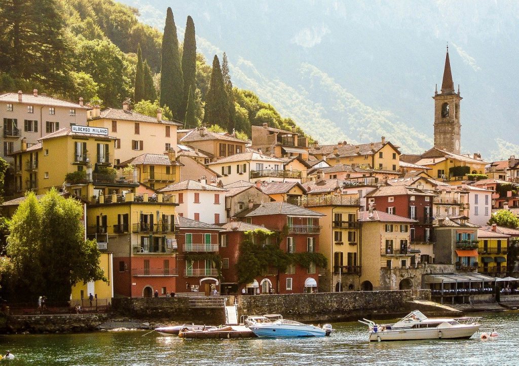 beautiful towns in the Italian Lakes