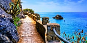 the best way to see the Cinque Terre